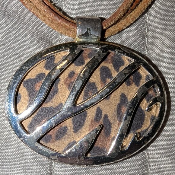 $1 with Bundle ~ Leather Cord Necklace with Leopard Print Oval Pendant 5441 A - Picture 2 of 4